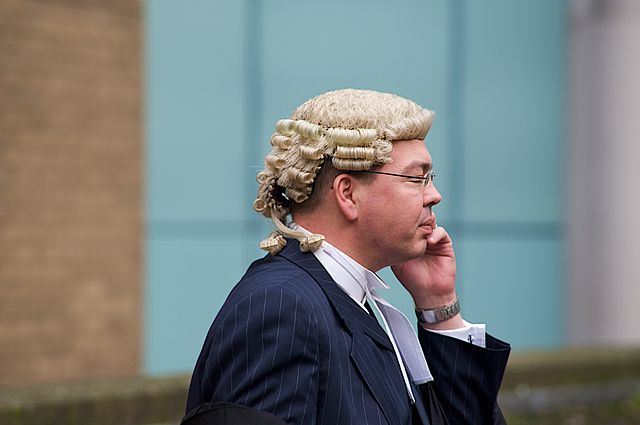 Barrister_outside_Southwark_Crown_Court