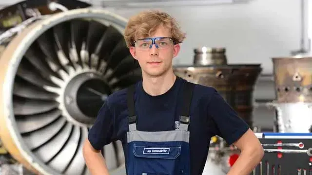 Be Part of Engineering Excellence: Rolls-Royce is Hiring Skilled CNC Machinists in Renfrewshire